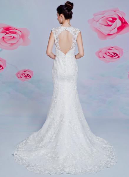 Trompetenkleid aus glitzerndem Tüll mit Illusion-Sabrina-Ausschnitt Ivory I Ivory/Nudé